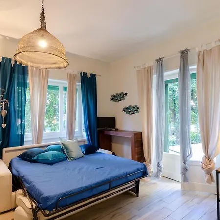 Joivy Lovely For 4 On The Italian Riviera In アパート