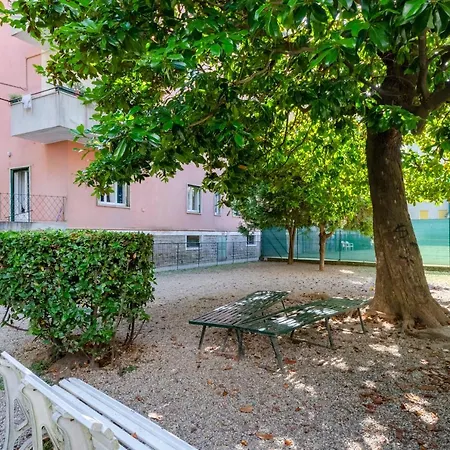 Joivy Lovely For 4 On The Italian Riviera In アパート