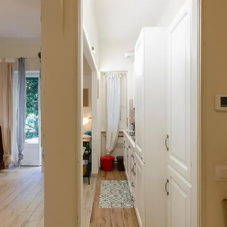 Joivy Lovely For 4 On The Italian Riviera In アパート