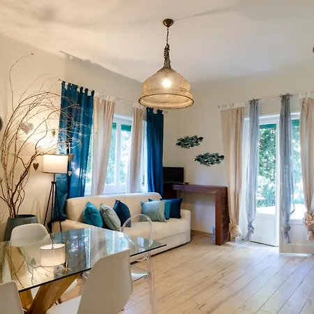 Joivy Lovely For 4 On The Italian Riviera In アパート