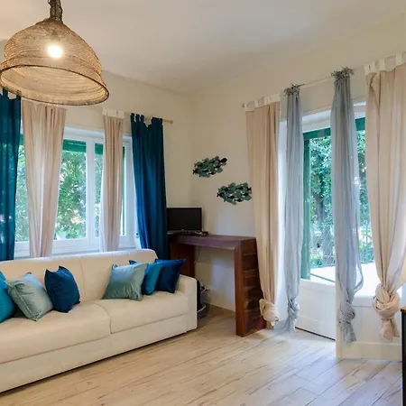 Joivy Lovely For 4 On The Italian Riviera In アパート